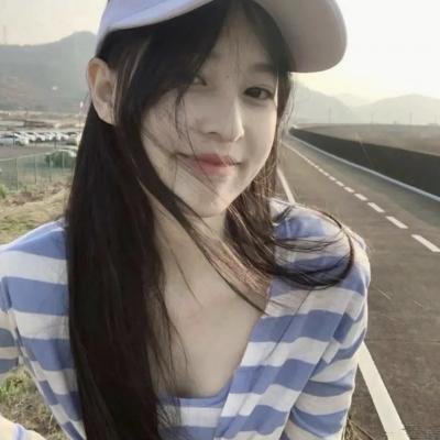 女跳水队员